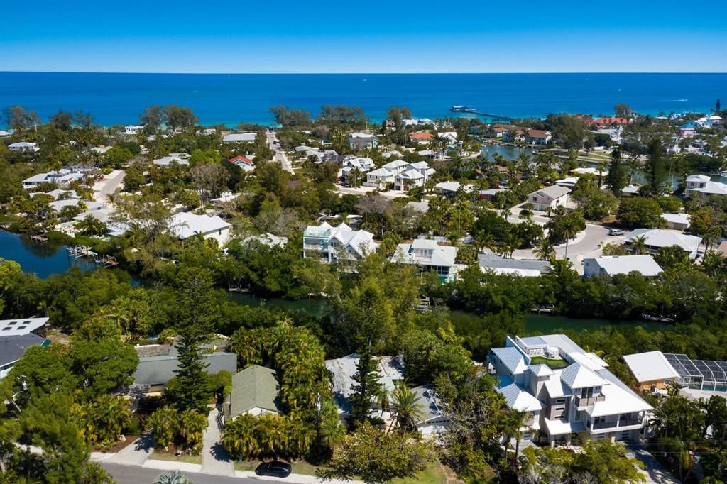 For Sale: $1,895,000 (3 beds, 3 baths, 1988 Square Feet)