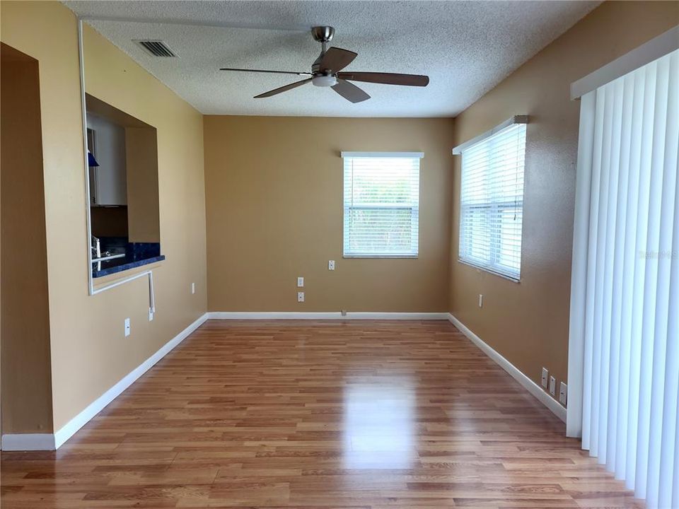 For Sale: $299,900 (2 beds, 2 baths, 1113 Square Feet)