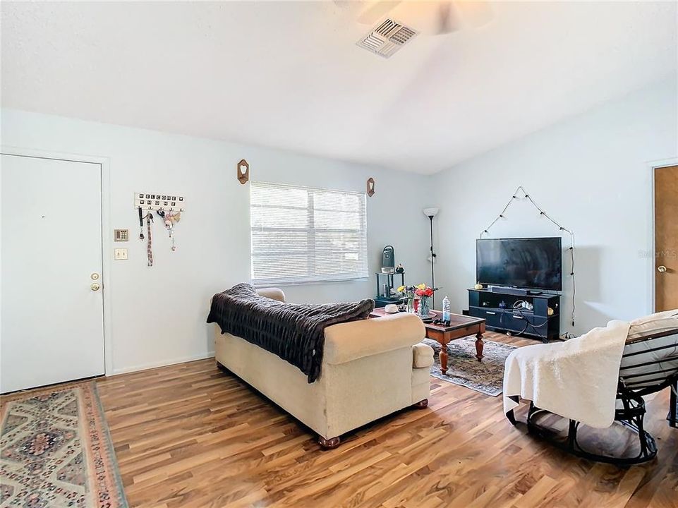 For Sale: $239,000 (2 beds, 2 baths, 1060 Square Feet)