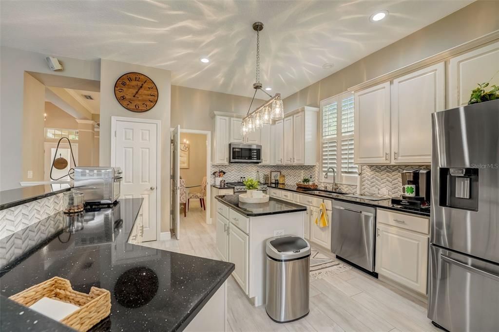 Active With Contract: $700,000 (5 beds, 3 baths, 3027 Square Feet)