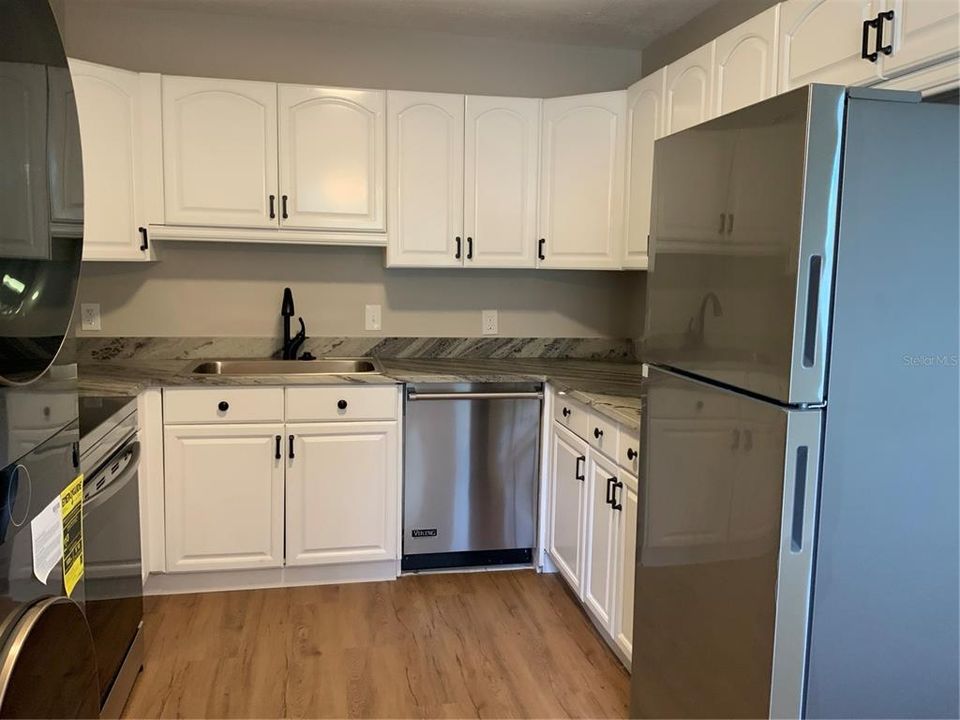 Active With Contract: $2,500 (3 beds, 2 baths, 1372 Square Feet)