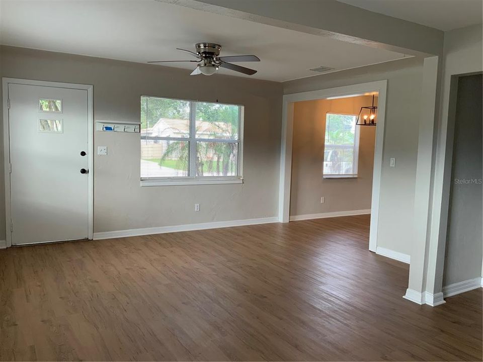 Active With Contract: $2,500 (3 beds, 2 baths, 1372 Square Feet)