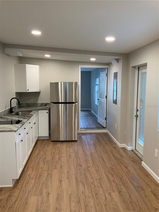 Active With Contract: $1,500 (1 beds, 1 baths, 380 Square Feet)