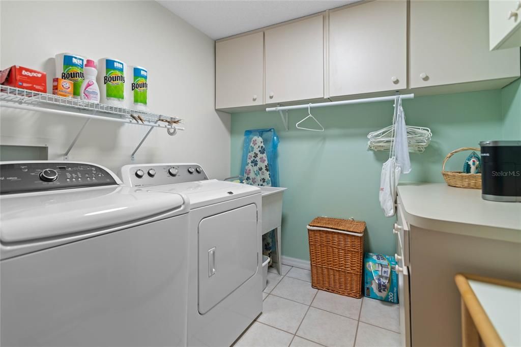 For Sale: $285,000 (2 beds, 2 baths, 1358 Square Feet)
