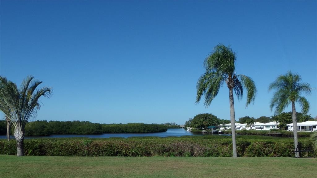 Community and clubhouse situated on the Braden River.
