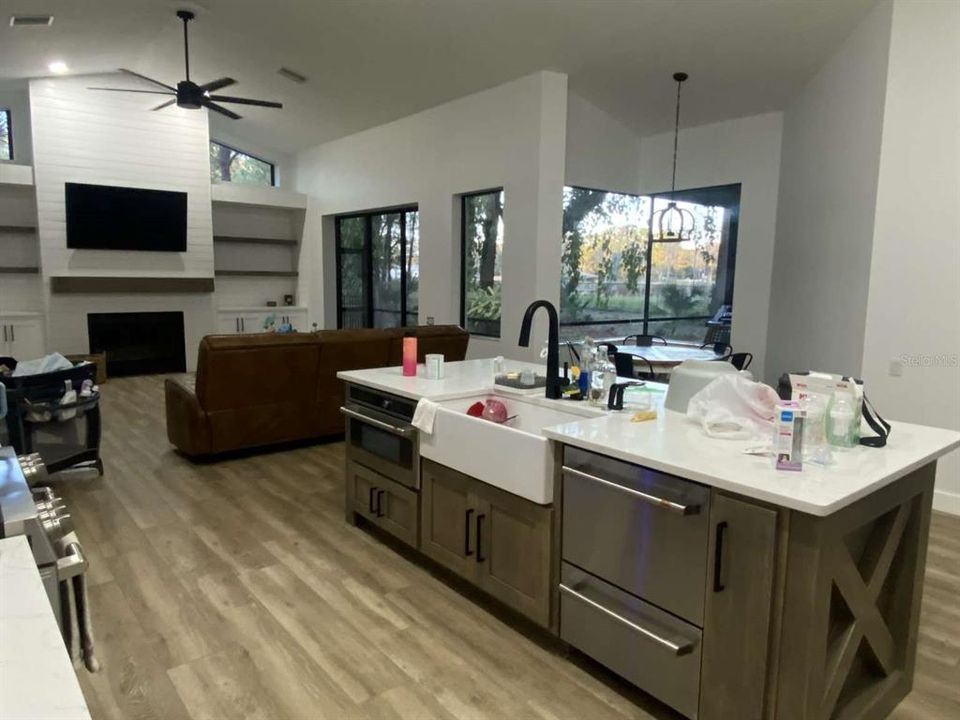 Active With Contract: $1,295,000 (4 beds, 3 baths, 2700 Square Feet)