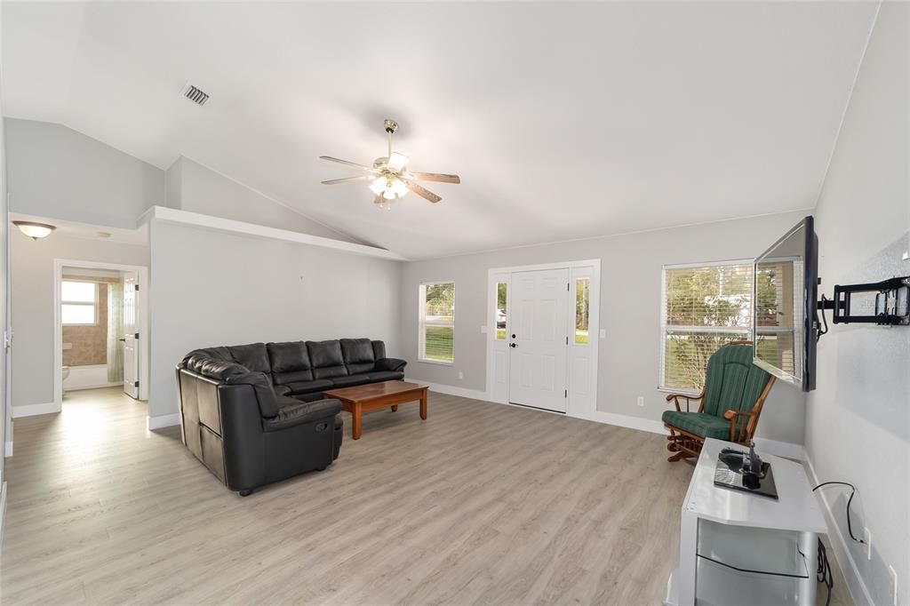 Recently Sold: $315,000 (3 beds, 2 baths, 1617 Square Feet)