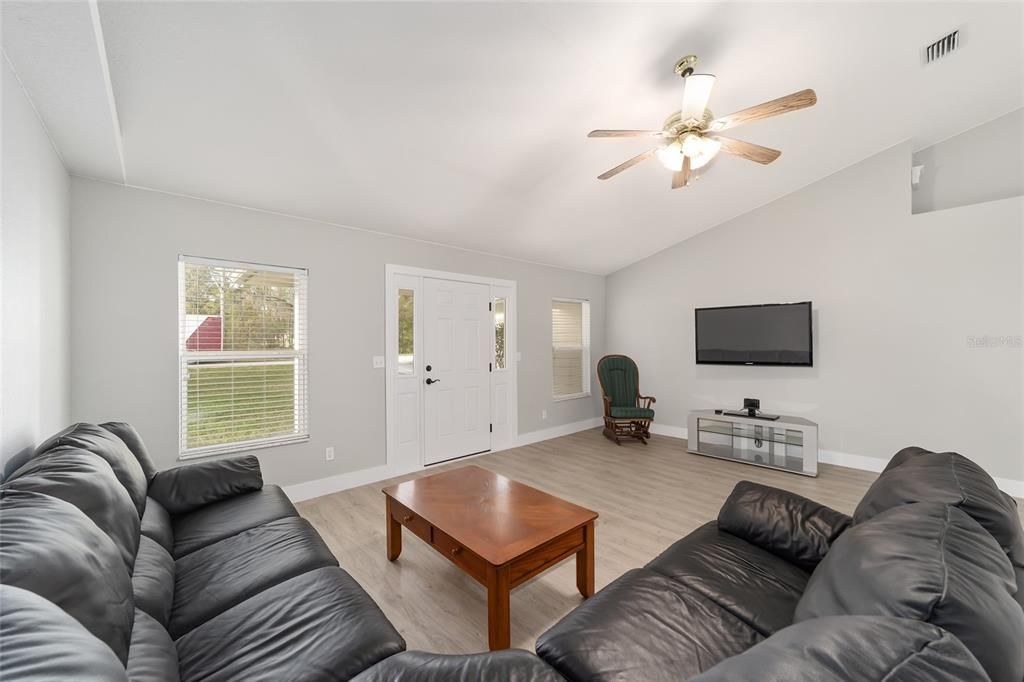 Recently Sold: $315,000 (3 beds, 2 baths, 1617 Square Feet)