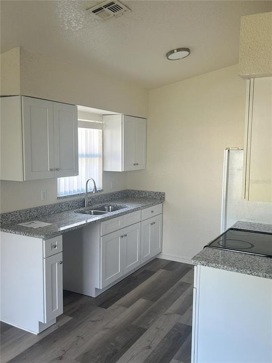 Active With Contract: $244,900 (3 beds, 2 baths, 1061 Square Feet)