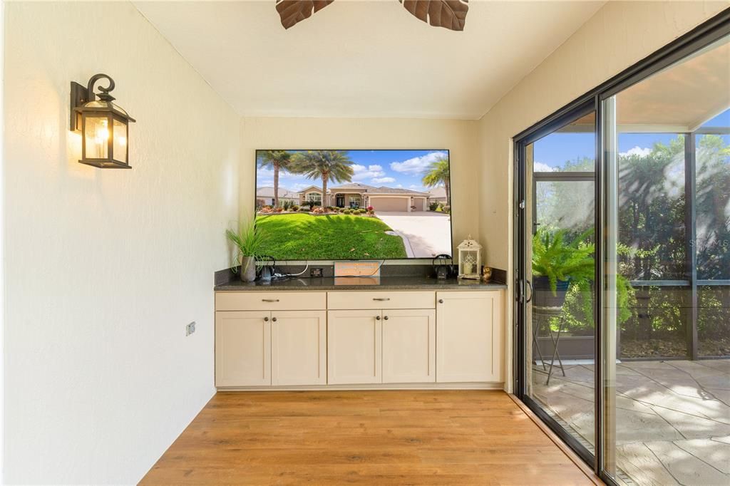 Recently Sold: $989,000 (3 beds, 2 baths, 2181 Square Feet)