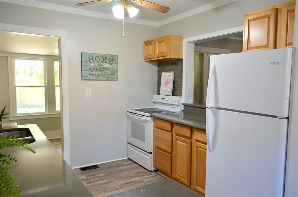 Active With Contract: $234,900 (2 beds, 2 baths, 1218 Square Feet)