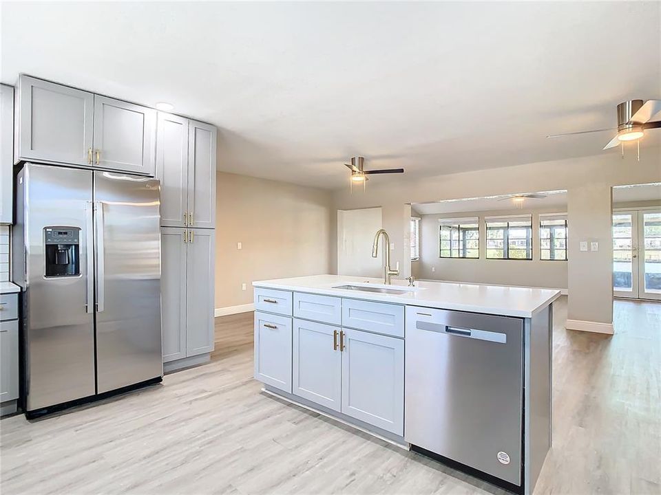 For Sale: $419,900 (3 beds, 3 baths, 1686 Square Feet)