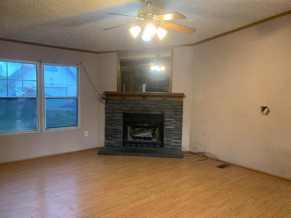 Recently Sold: $151,000 (3 beds, 2 baths, 1632 Square Feet)