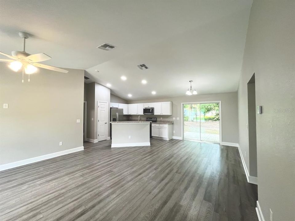 Active With Contract: $257,500 (3 beds, 2 baths, 1317 Square Feet)