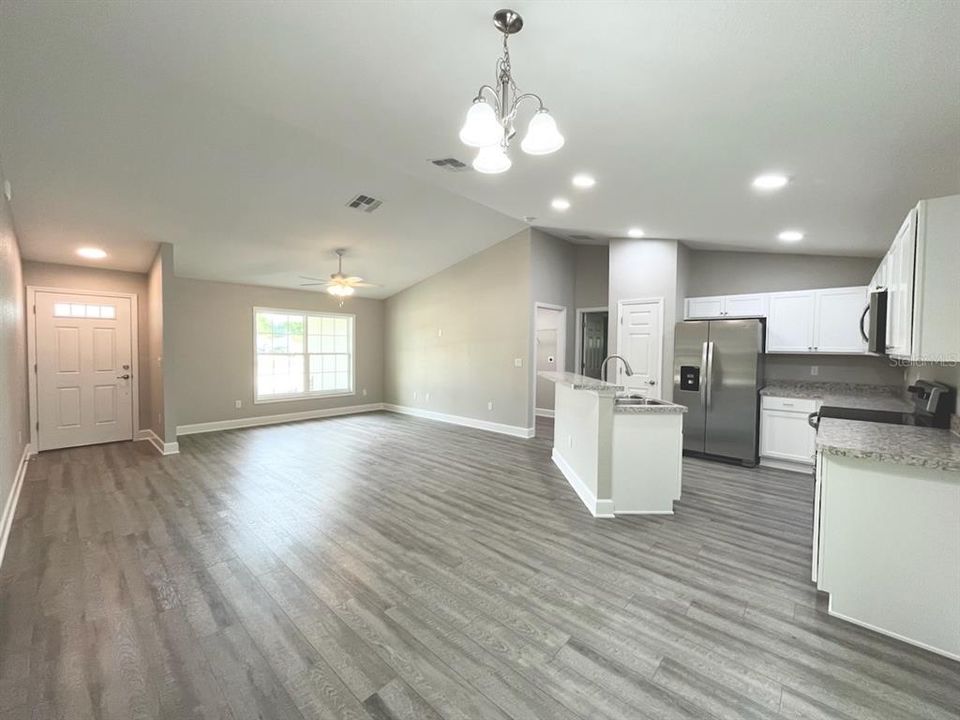 Active With Contract: $257,500 (3 beds, 2 baths, 1317 Square Feet)