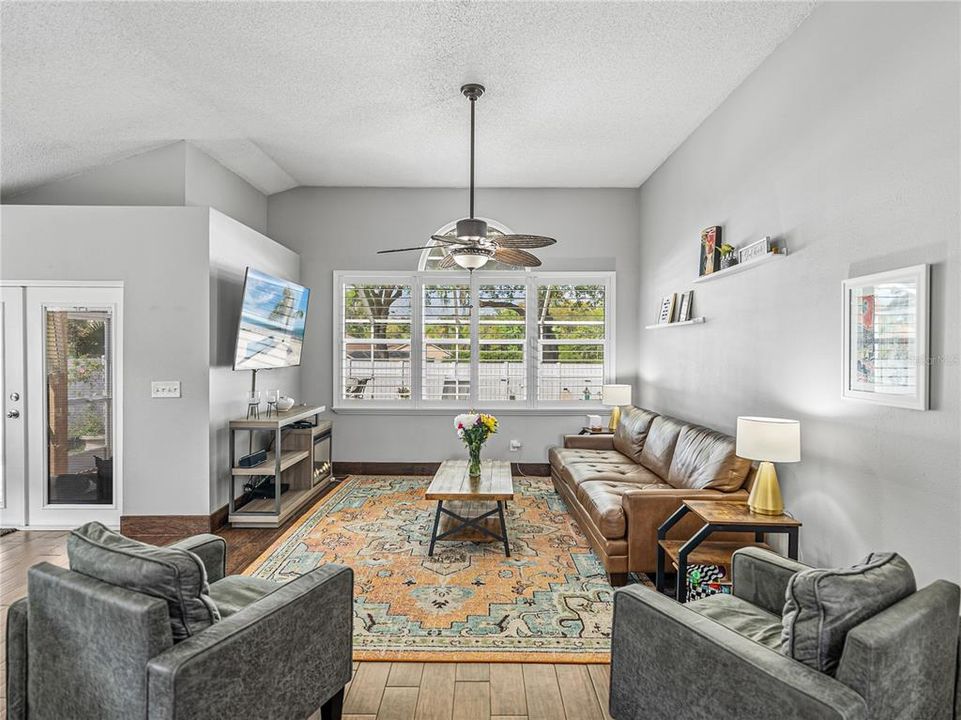 Active With Contract: $425,000 (3 beds, 2 baths, 1514 Square Feet)