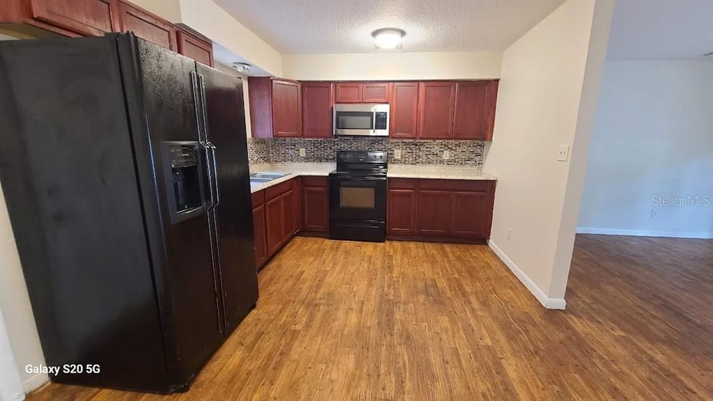 For Sale: $209,999 (3 beds, 1 baths, 1040 Square Feet)