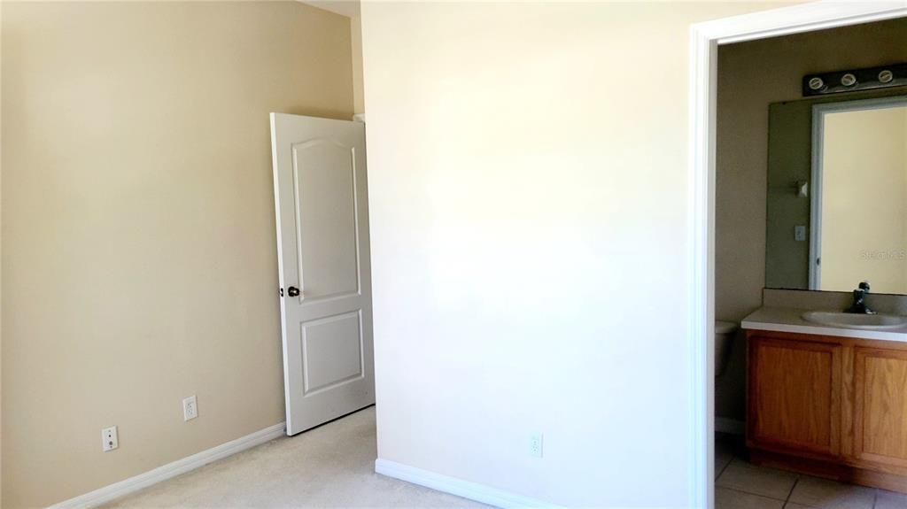 Active With Contract: $279,900 (2 beds, 2 baths, 1071 Square Feet)