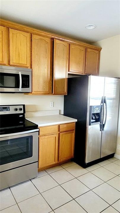 Active With Contract: $279,900 (2 beds, 2 baths, 1071 Square Feet)