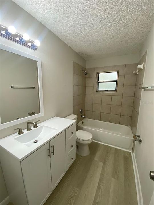 For Rent: $1,300 (2 beds, 1 baths, 787 Square Feet)