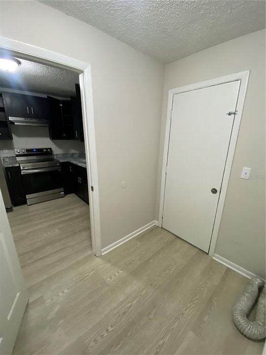 For Rent: $1,300 (2 beds, 1 baths, 787 Square Feet)