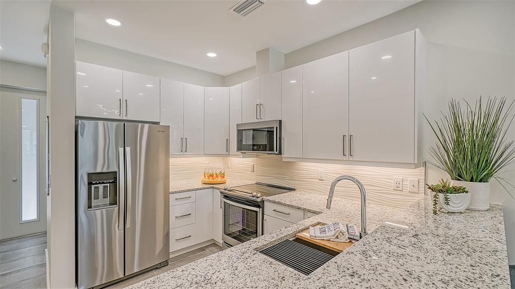 For Sale: $588,550 (2 beds, 2 baths, 1235 Square Feet)