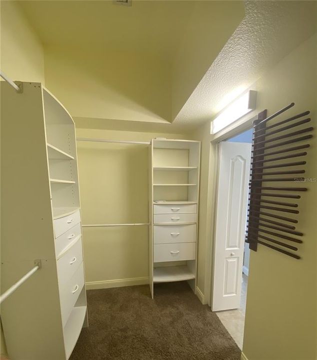 Active With Contract: $2,650 (3 beds, 2 baths, 2066 Square Feet)