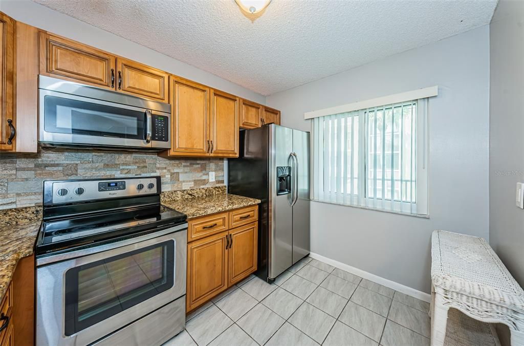 For Sale: $164,000 (1 beds, 1 baths, 682 Square Feet)