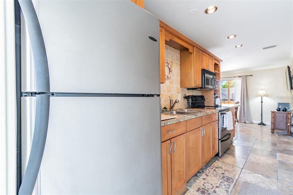 For Sale: $349,900 (1 beds, 1 baths, 630 Square Feet)