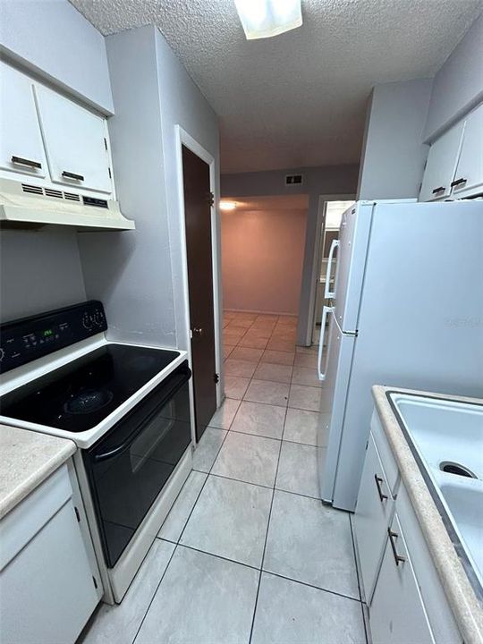 For Rent: $1,300 (1 beds, 1 baths, 666 Square Feet)