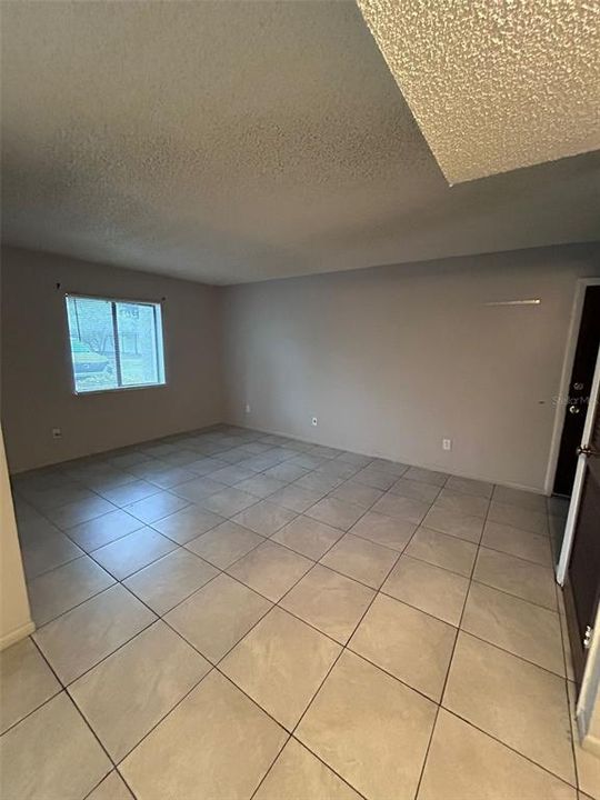 For Rent: $1,200 (1 beds, 1 baths, 666 Square Feet)