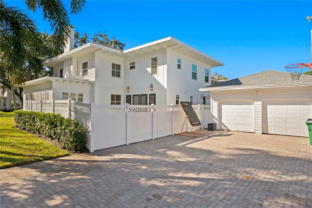 Recently Sold: $2,220,000 (4 beds, 3 baths, 3282 Square Feet)
