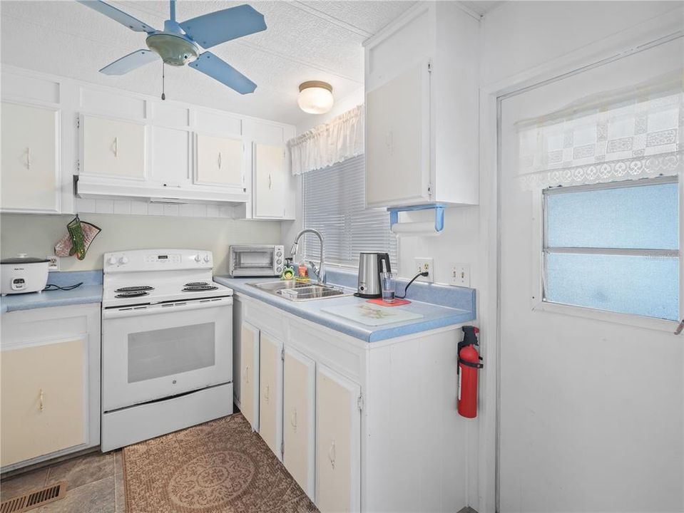 For Sale: $119,900 (2 beds, 2 baths, 1064 Square Feet)