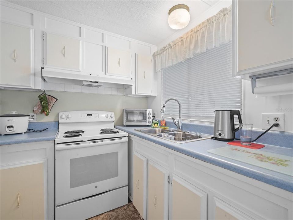 For Sale: $124,900 (2 beds, 2 baths, 1064 Square Feet)
