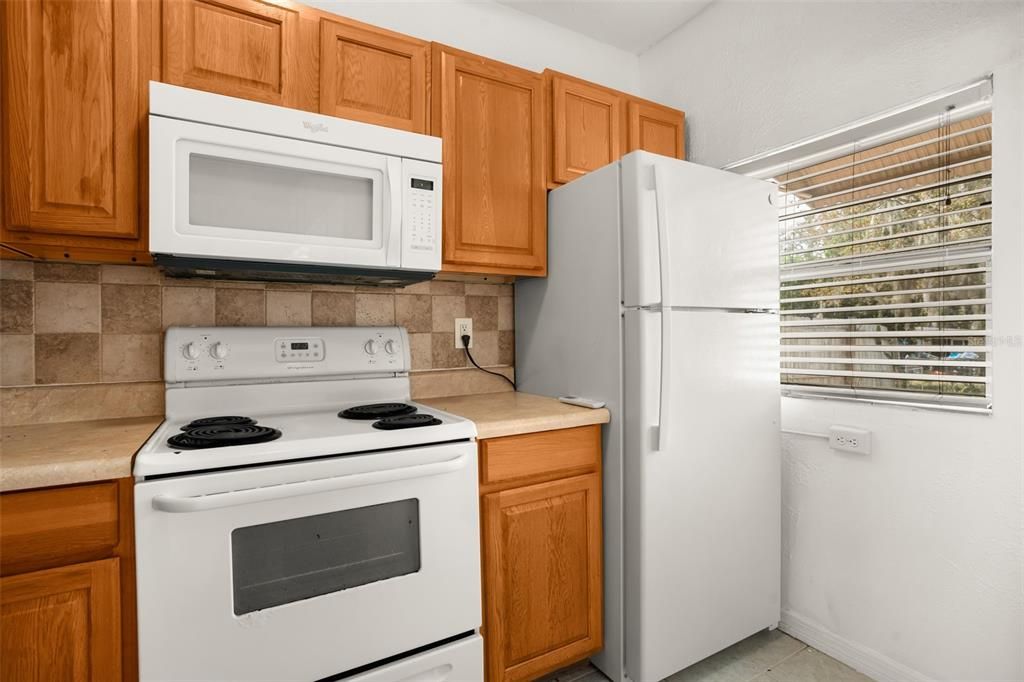 For Sale: $254,000 (2 beds, 1 baths, 832 Square Feet)