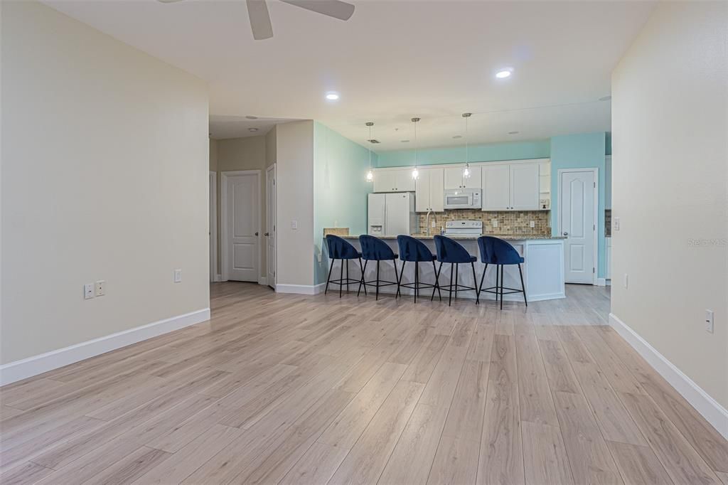 For Sale: $325,000 (3 beds, 2 baths, 1352 Square Feet)