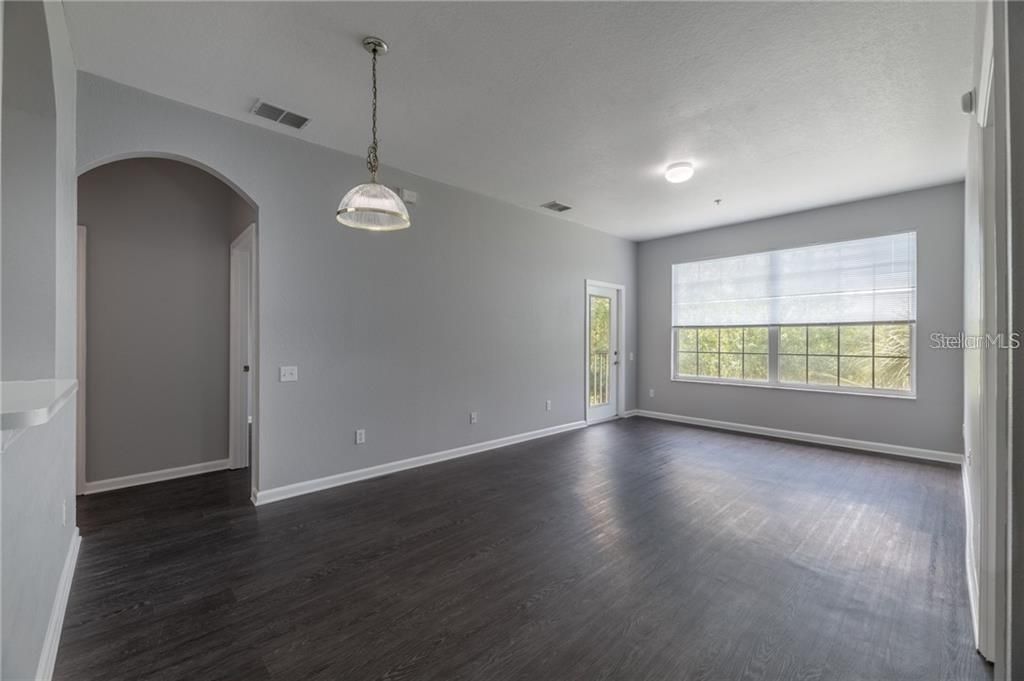 Active With Contract: $1,800 (2 beds, 2 baths, 1050 Square Feet)