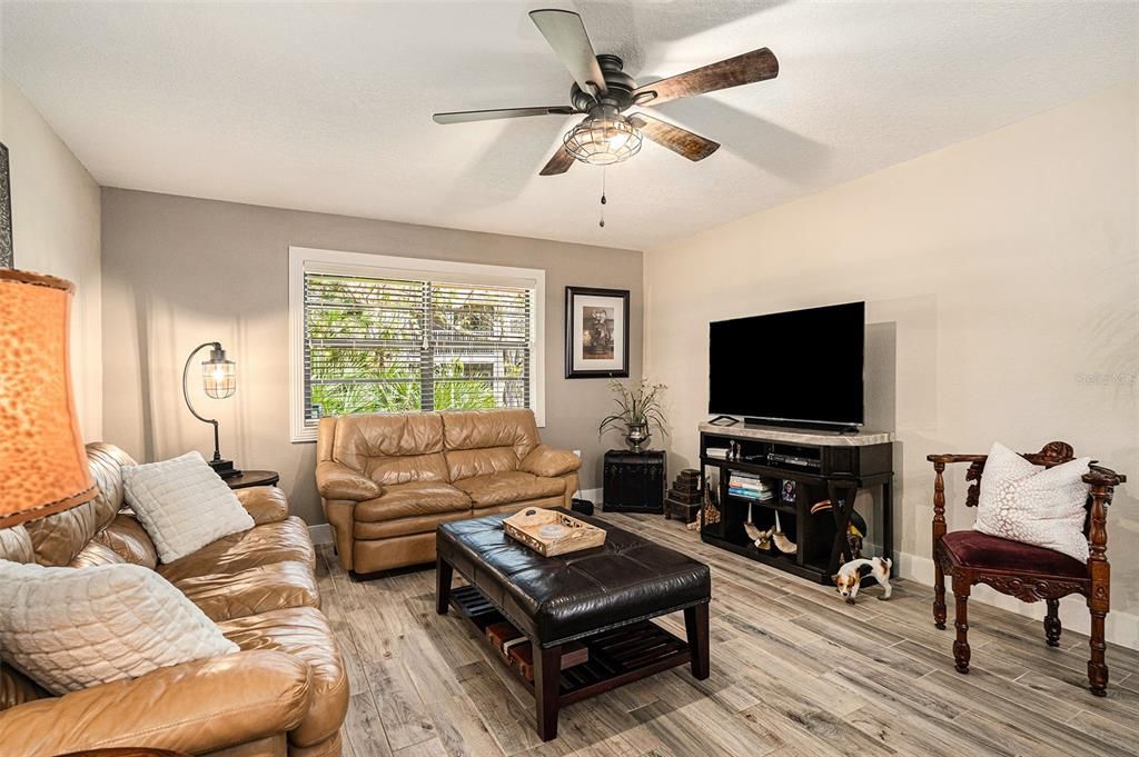 Active With Contract: $339,900 (3 beds, 2 baths, 1298 Square Feet)