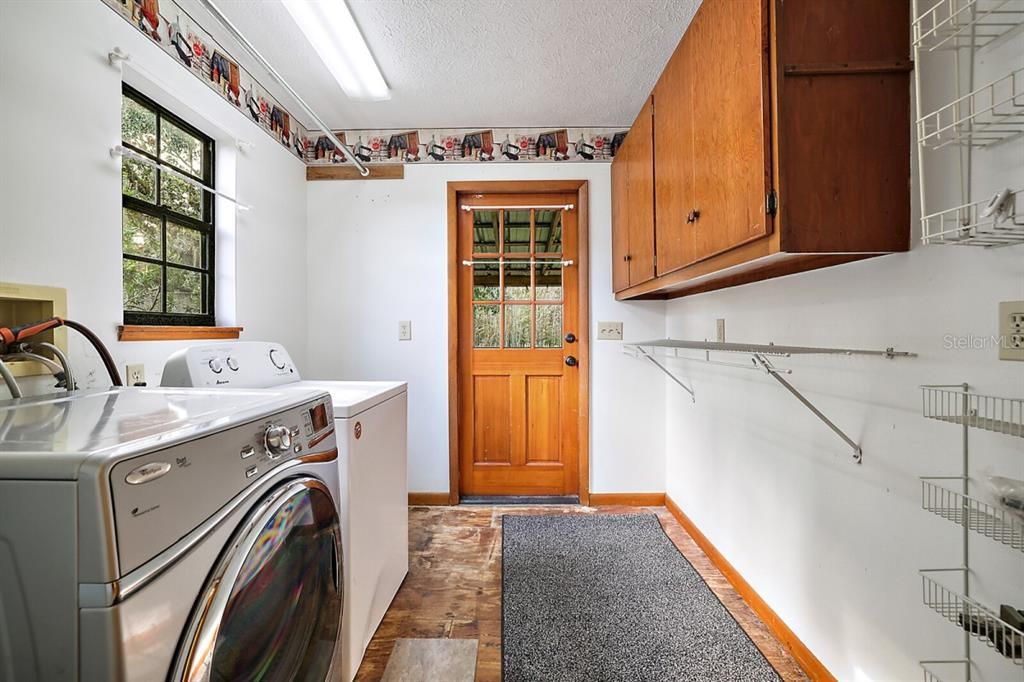 Recently Sold: $465,000 (2 beds, 2 baths, 1511 Square Feet)
