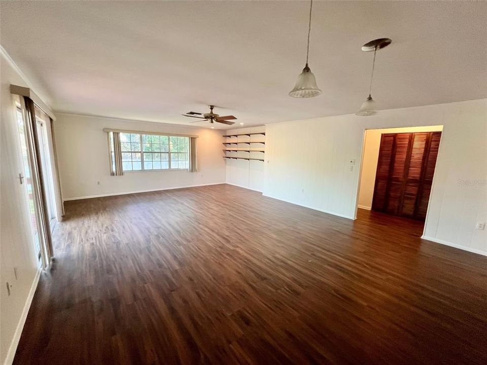 Activo con contrato: $250,000 (3 camas, 3 baños, 1704 Pies cuadrados)