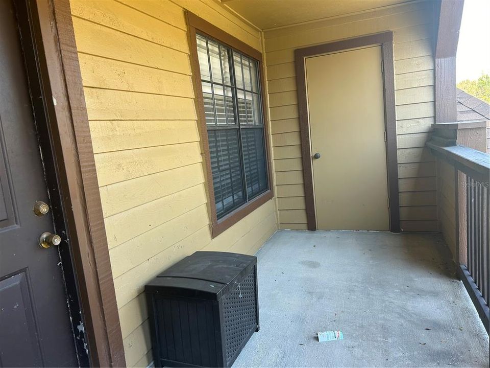 For Sale: $129,000 (1 beds, 1 baths, 712 Square Feet)
