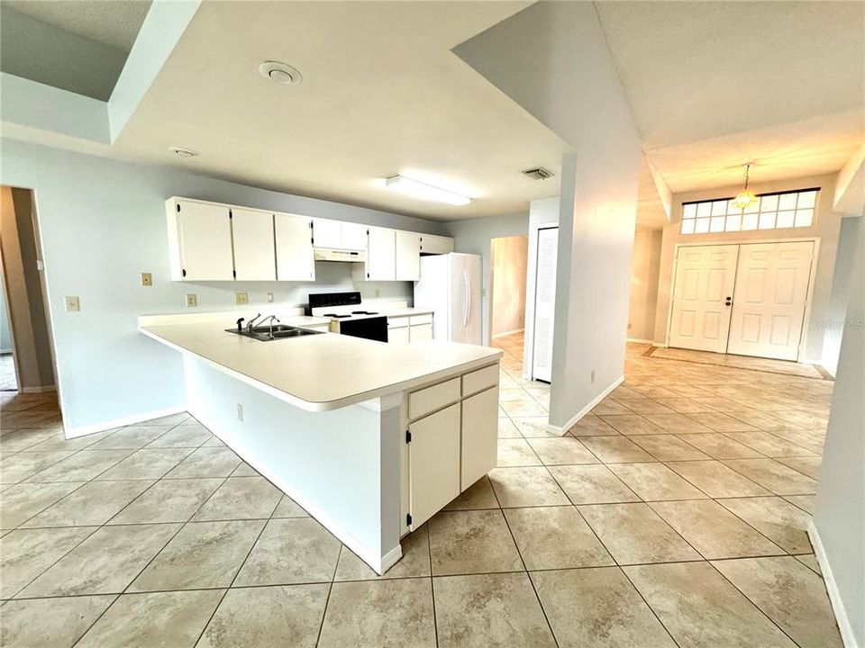 For Rent: $2,295 (3 beds, 2 baths, 2044 Square Feet)
