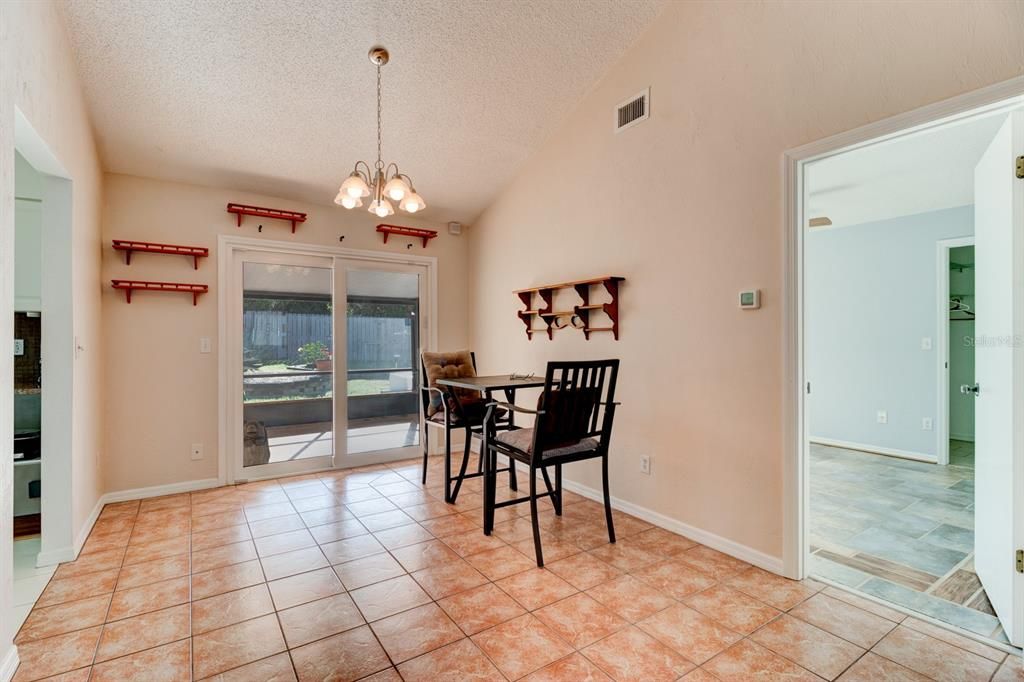 Recently Sold: $285,000 (3 beds, 2 baths, 1208 Square Feet)