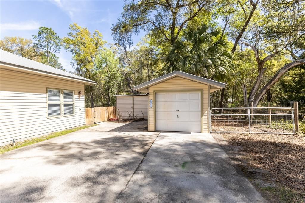 Recently Sold: $389,500 (3 beds, 2 baths, 2316 Square Feet)