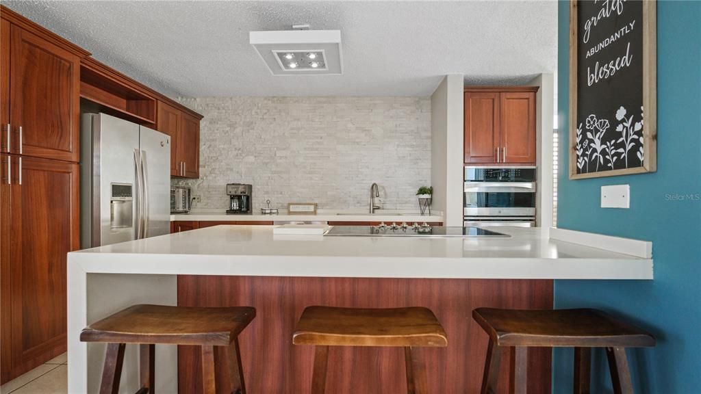 Vendido Recientemente: $525,000 (4 camas, 3 baños, 2700 Pies cuadrados)