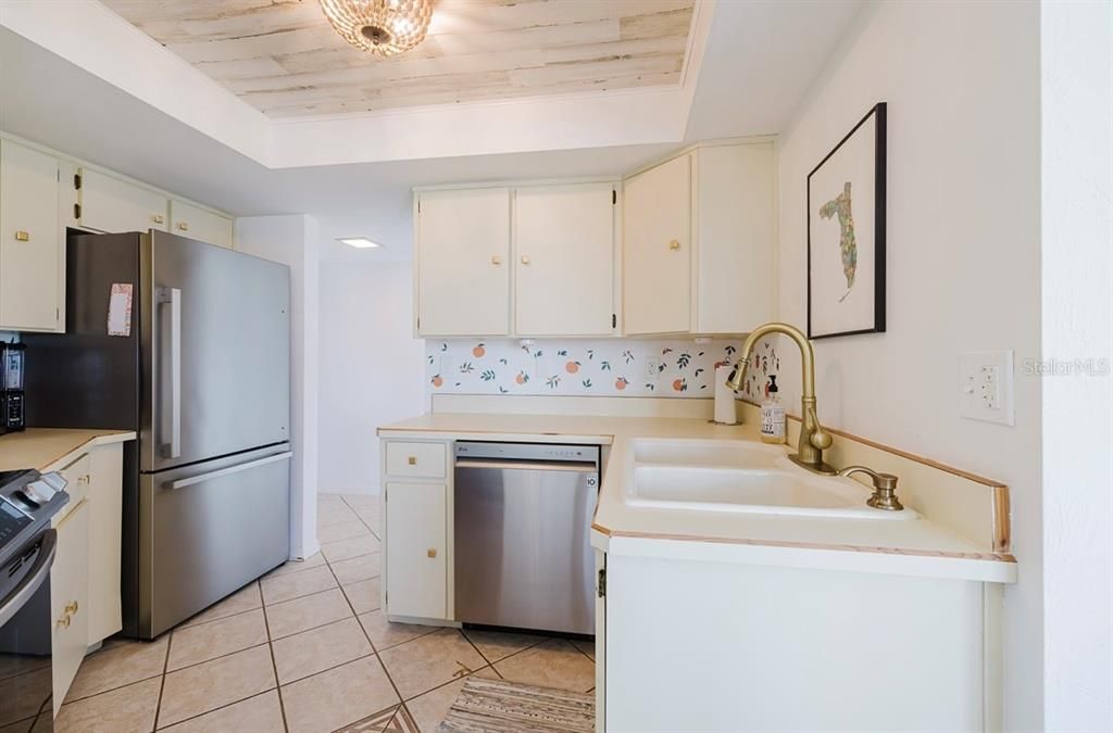 For Sale: $315,000 (2 beds, 2 baths, 1265 Square Feet)