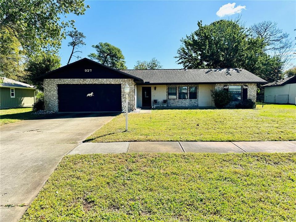 Active With Contract: $299,900 (3 beds, 2 baths, 1675 Square Feet)