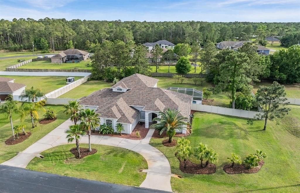 Great Estate on 1 Acre in Wesley Chapel