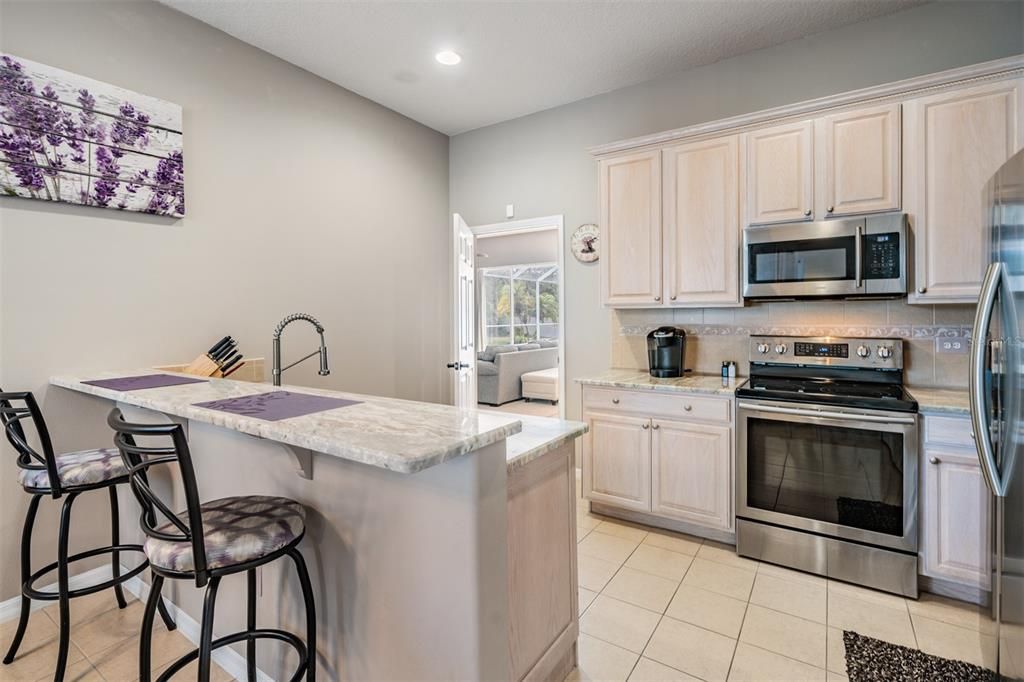 IMLAW SUITE Granite counters with breakfast nook