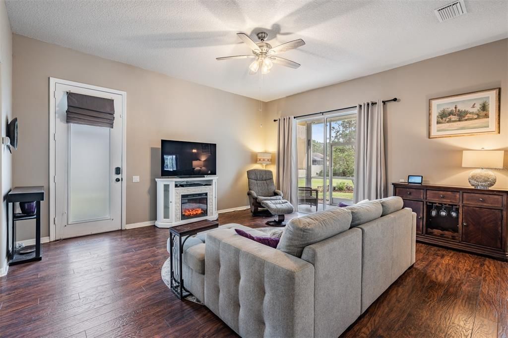 INLAW SUITE Separate entrance into the living room with laminate floors